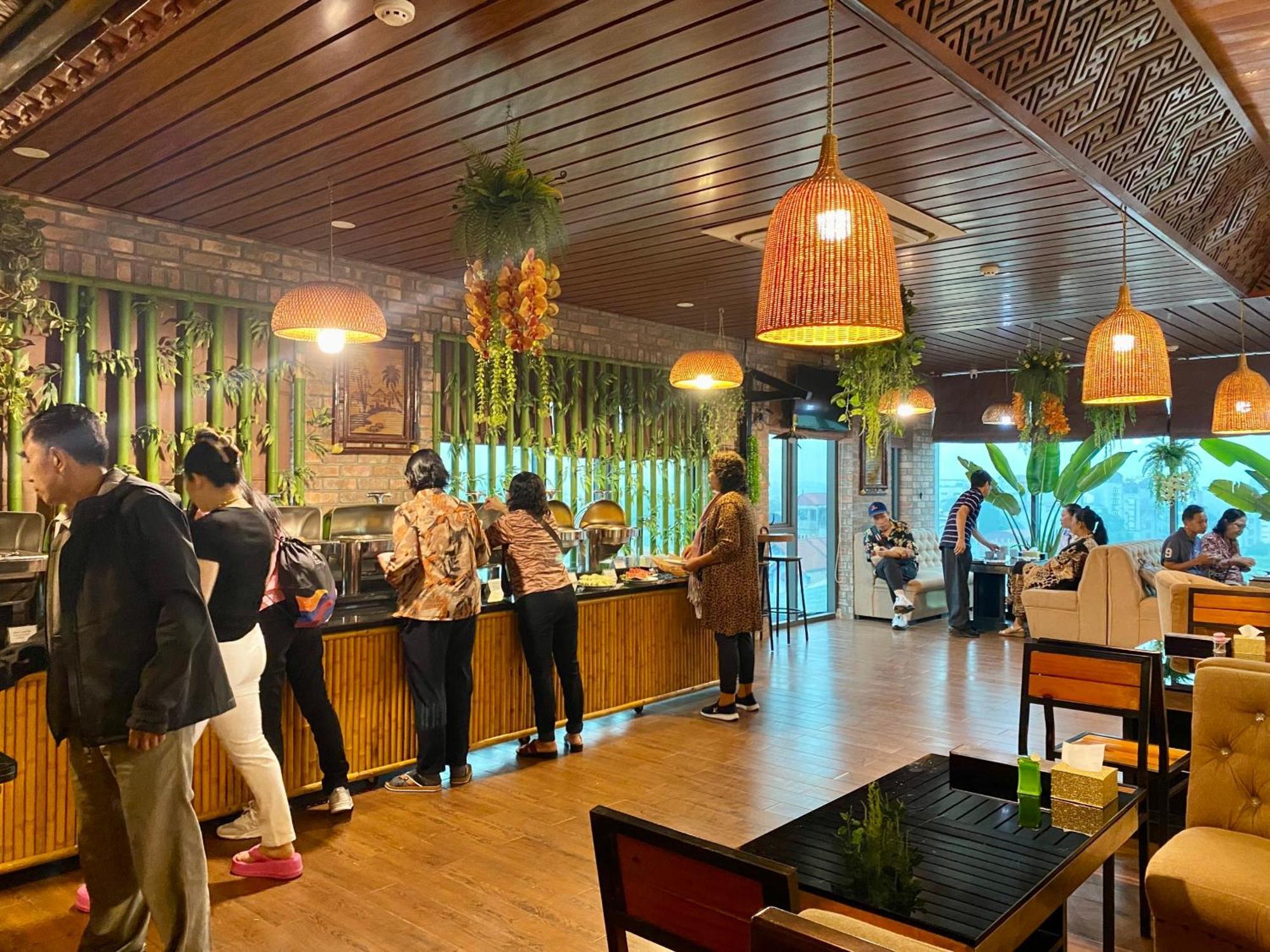 Kawasaki Noi Bai Airport Hotel Exterior photo